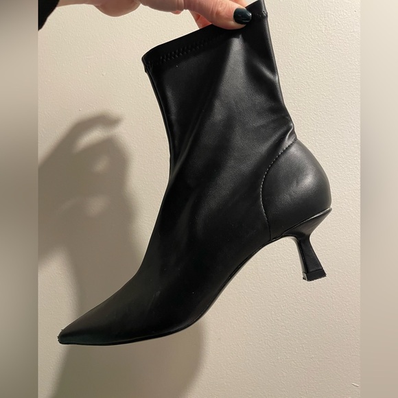 Zara size 7 Slip On Booties Kitten Heel ✨✨ - Picture 6 of 9